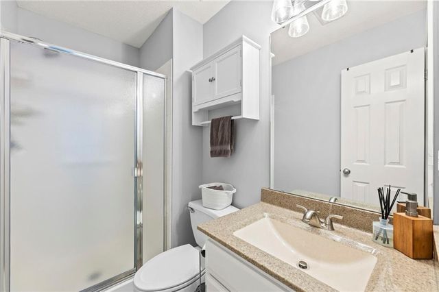 1567 Oakwood Lane, Liberty, MO 64068
