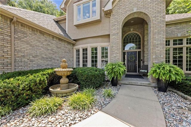 1567 Oakwood Lane, Liberty, MO 64068