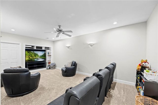 1567 Oakwood Lane, Liberty, MO 64068