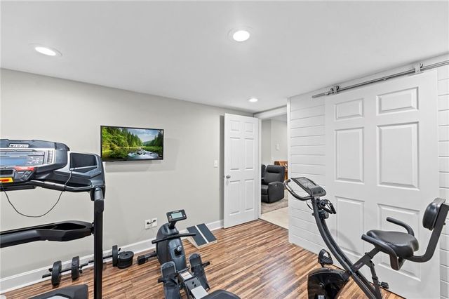 1567 Oakwood Lane, Liberty, MO 64068