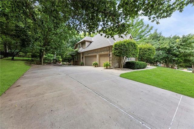 1567 Oakwood Lane, Liberty, MO 64068