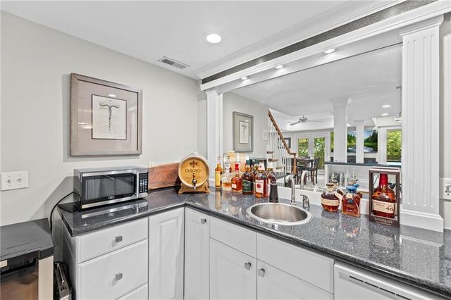 1567 Oakwood Lane, Liberty, MO 64068