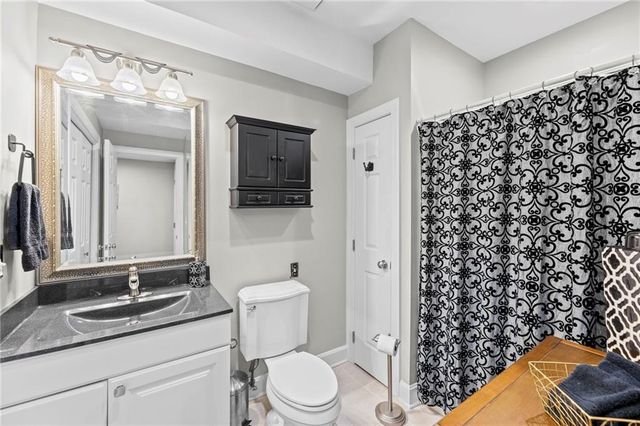1567 Oakwood Lane, Liberty, MO 64068