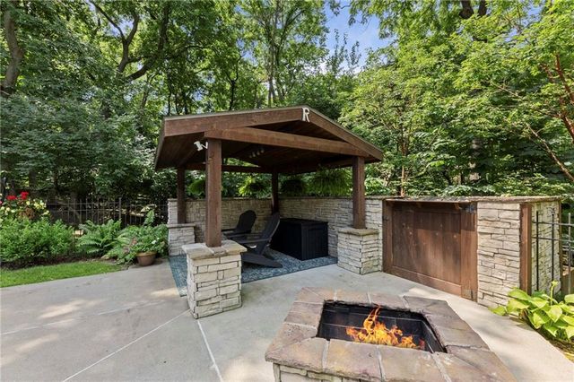 1567 Oakwood Lane, Liberty, MO 64068