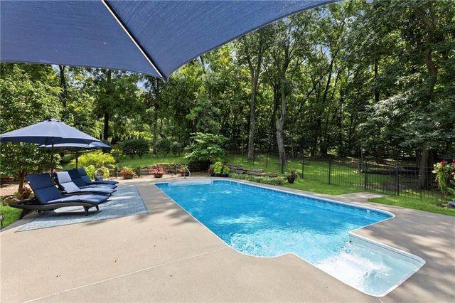 1567 Oakwood Lane, Liberty, MO 64068