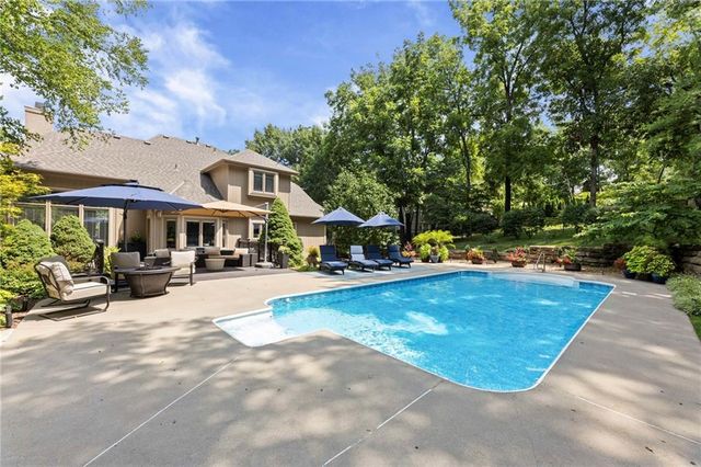 1567 Oakwood Lane, Liberty, MO 64068