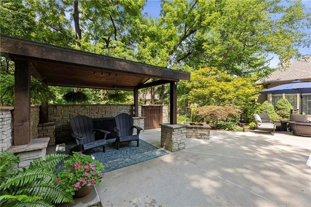1567 Oakwood Lane, Liberty, MO 64068