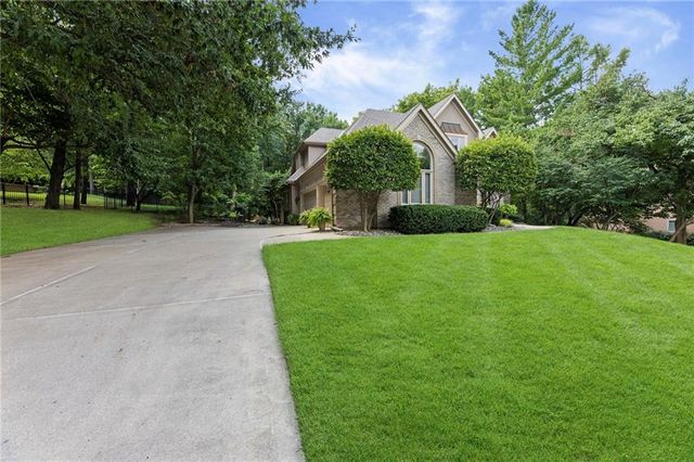 1567 Oakwood Lane, Liberty, MO 64068