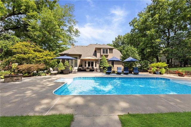 1567 Oakwood Lane, Liberty, MO 64068