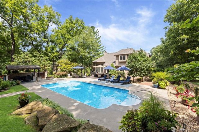 1567 Oakwood Lane, Liberty, MO 64068