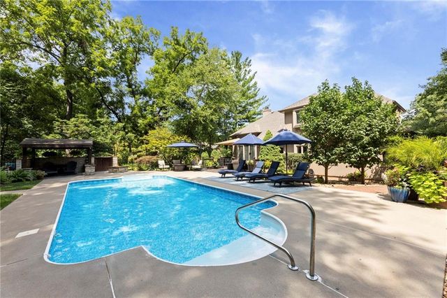 1567 Oakwood Lane, Liberty, MO 64068