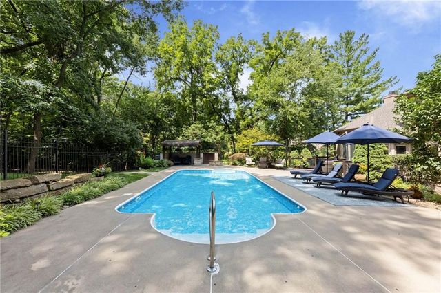 1567 Oakwood Lane, Liberty, MO 64068