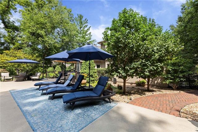 1567 Oakwood Lane, Liberty, MO 64068