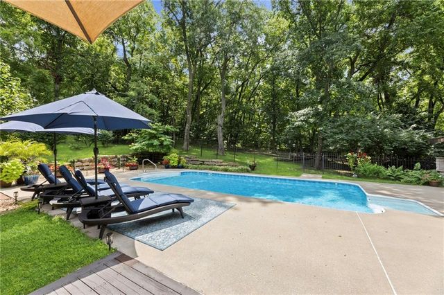 1567 Oakwood Lane, Liberty, MO 64068