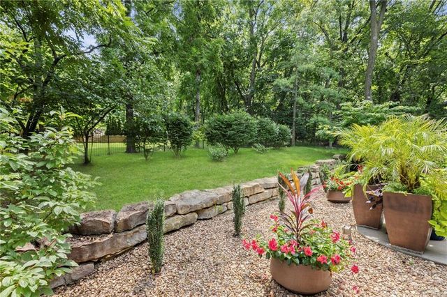 1567 Oakwood Lane, Liberty, MO 64068