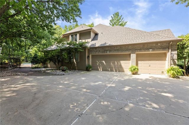 1567 Oakwood Lane, Liberty, MO 64068