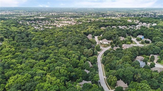 1567 Oakwood Lane, Liberty, MO 64068