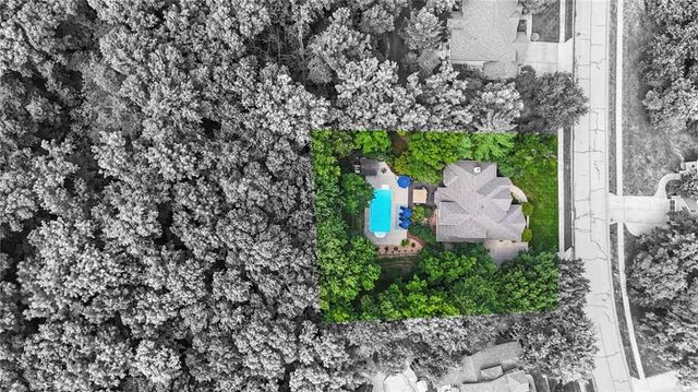 1567 Oakwood Lane, Liberty, MO 64068