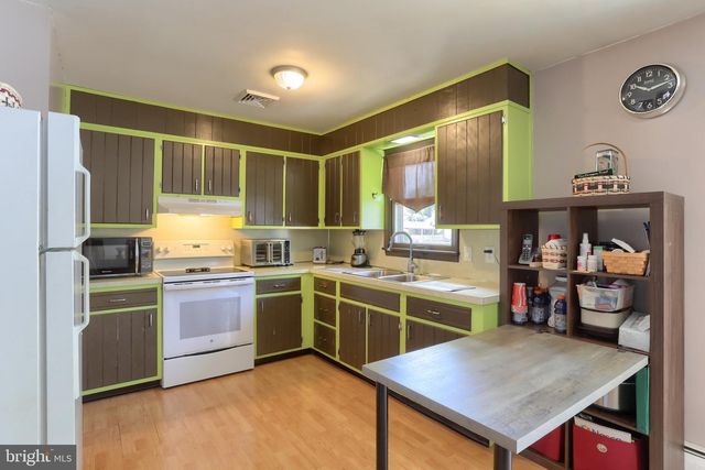 1411 ESTHER DR, Lebanon, PA 17042