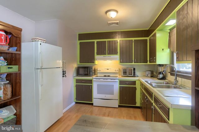 1411 ESTHER DR, Lebanon, PA 17042