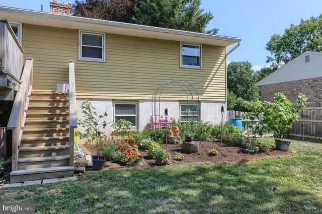 1411 ESTHER DR, Lebanon, PA 17042