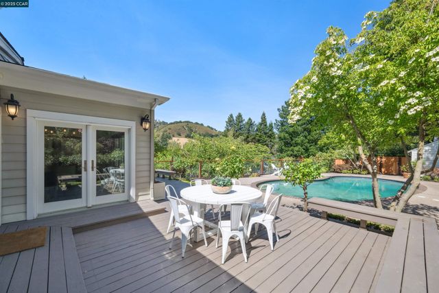 3815 Palo Alto Dr, Lafayette, CA 94549