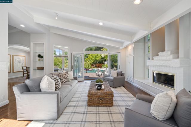3815 Palo Alto Dr, Lafayette, CA 94549