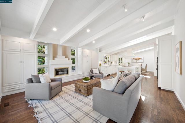 3815 Palo Alto Dr, Lafayette, CA 94549