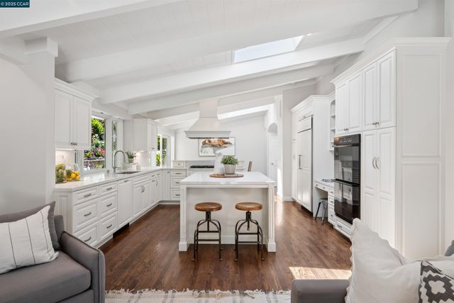 3815 Palo Alto Dr, Lafayette, CA 94549