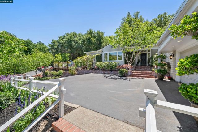 3815 Palo Alto Dr, Lafayette, CA 94549