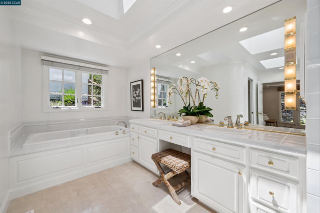 3815 Palo Alto Dr, Lafayette, CA 94549