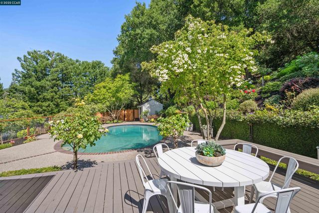 3815 Palo Alto Dr, Lafayette, CA 94549