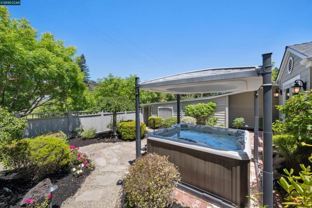 3815 Palo Alto Dr, Lafayette, CA 94549