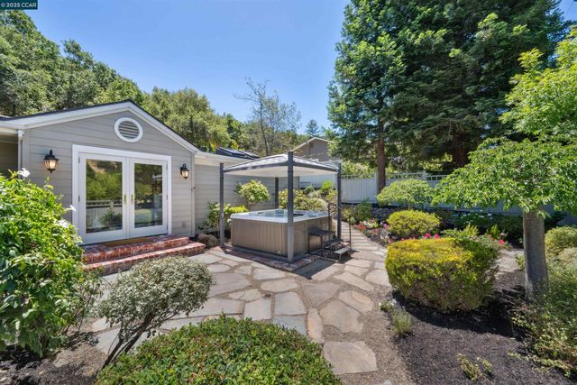 3815 Palo Alto Dr, Lafayette, CA 94549