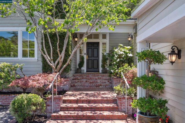 3815 Palo Alto Dr, Lafayette, CA 94549