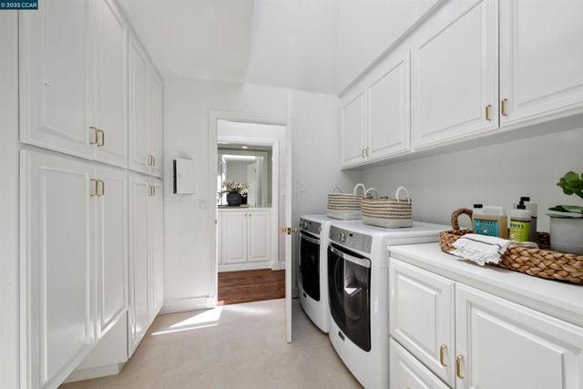 3815 Palo Alto Dr, Lafayette, CA 94549