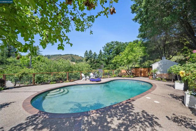 3815 Palo Alto Dr, Lafayette, CA 94549