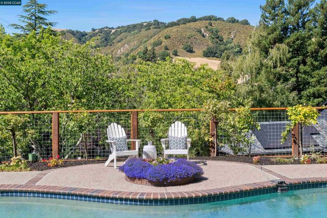 3815 Palo Alto Dr, Lafayette, CA 94549