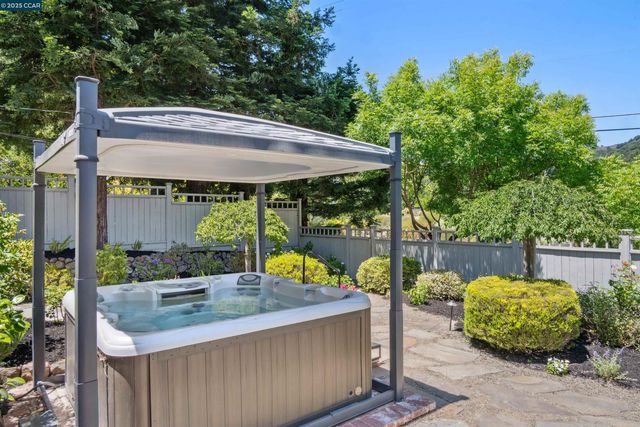 3815 Palo Alto Dr, Lafayette, CA 94549