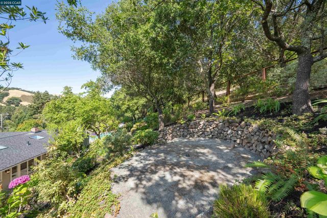 3815 Palo Alto Dr, Lafayette, CA 94549