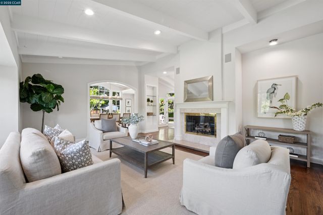 3815 Palo Alto Dr, Lafayette, CA 94549
