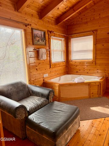 1724 Azalea Circle, Sevierville, TN 37876