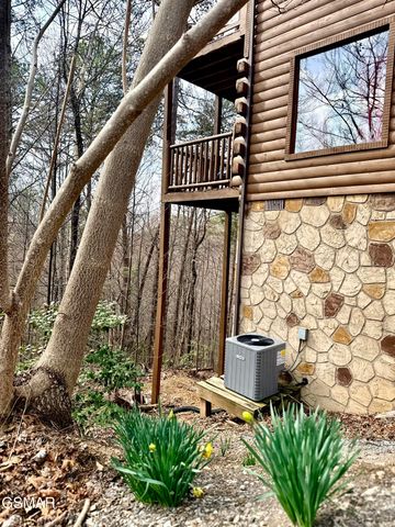 1724 Azalea Circle, Sevierville, TN 37876