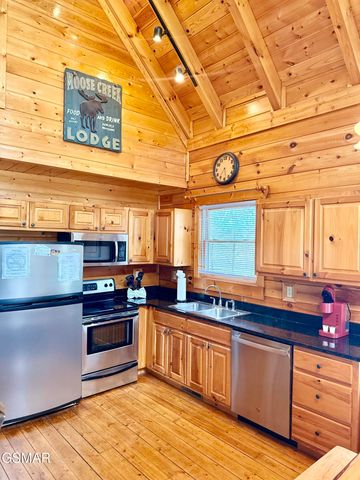 1724 Azalea Circle, Sevierville, TN 37876