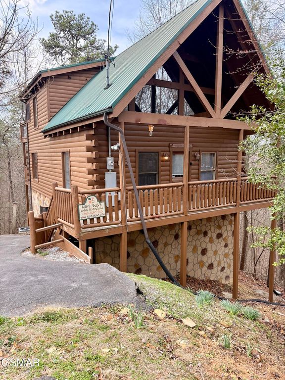 1724 Azalea Circle, Sevierville, TN 37876