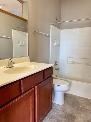 1675 Town Center Street 1675, Aurora, IL 60504