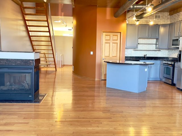 1675 Town Center Street 1675, Aurora, IL 60504