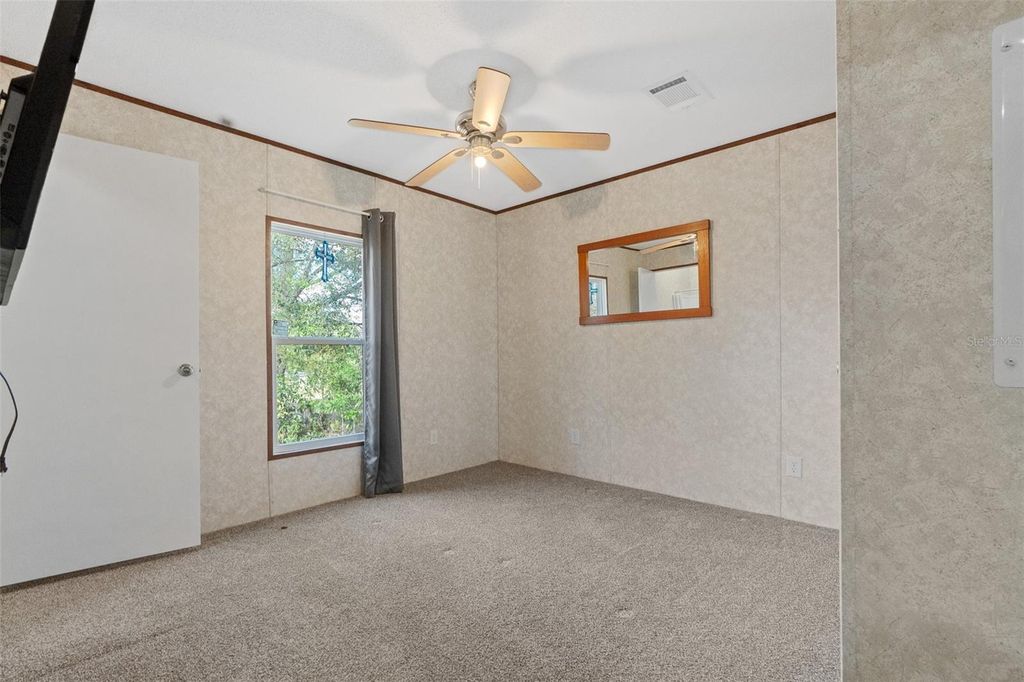 Image 16 of property listing at 15870 SW 3RD LANE, Ocala, FL 34481