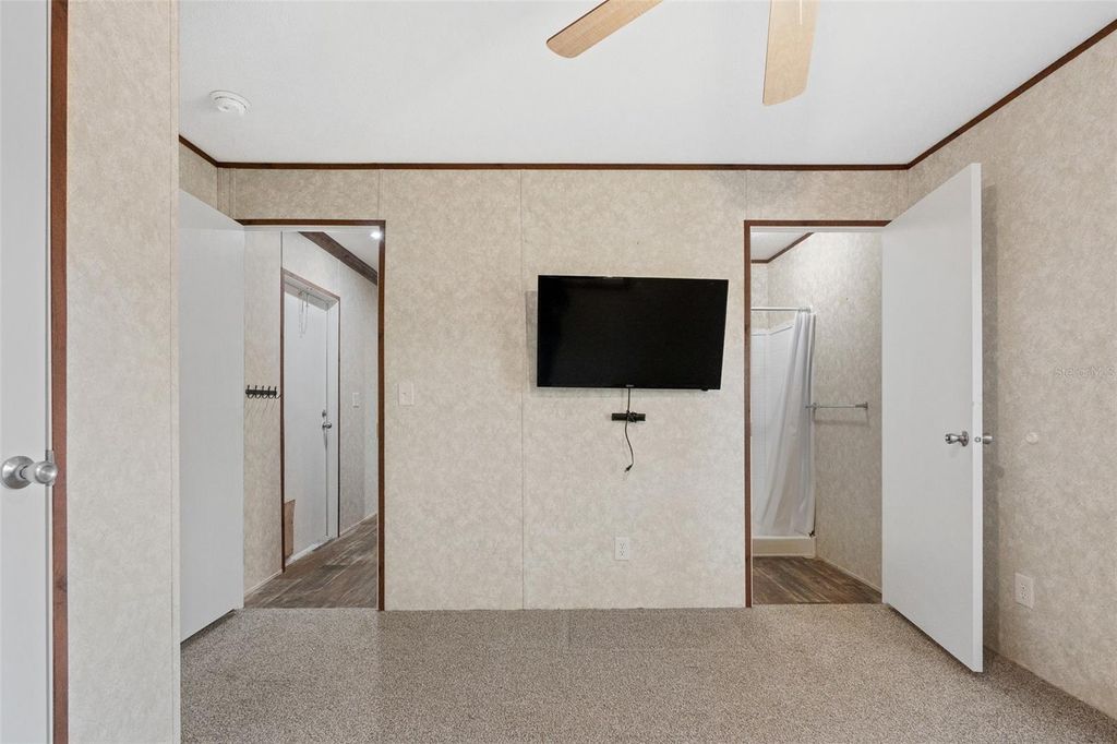 Image 17 of property listing at 15870 SW 3RD LANE, Ocala, FL 34481