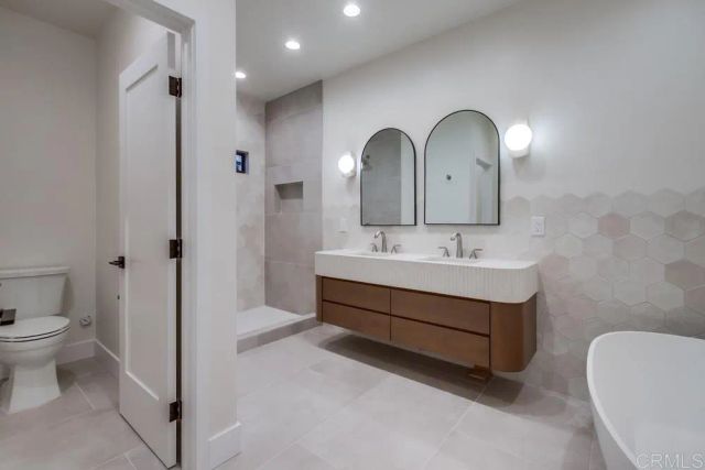 2522 CHALCEDONY ST, Pacific Beach (san Diego), CA 92109